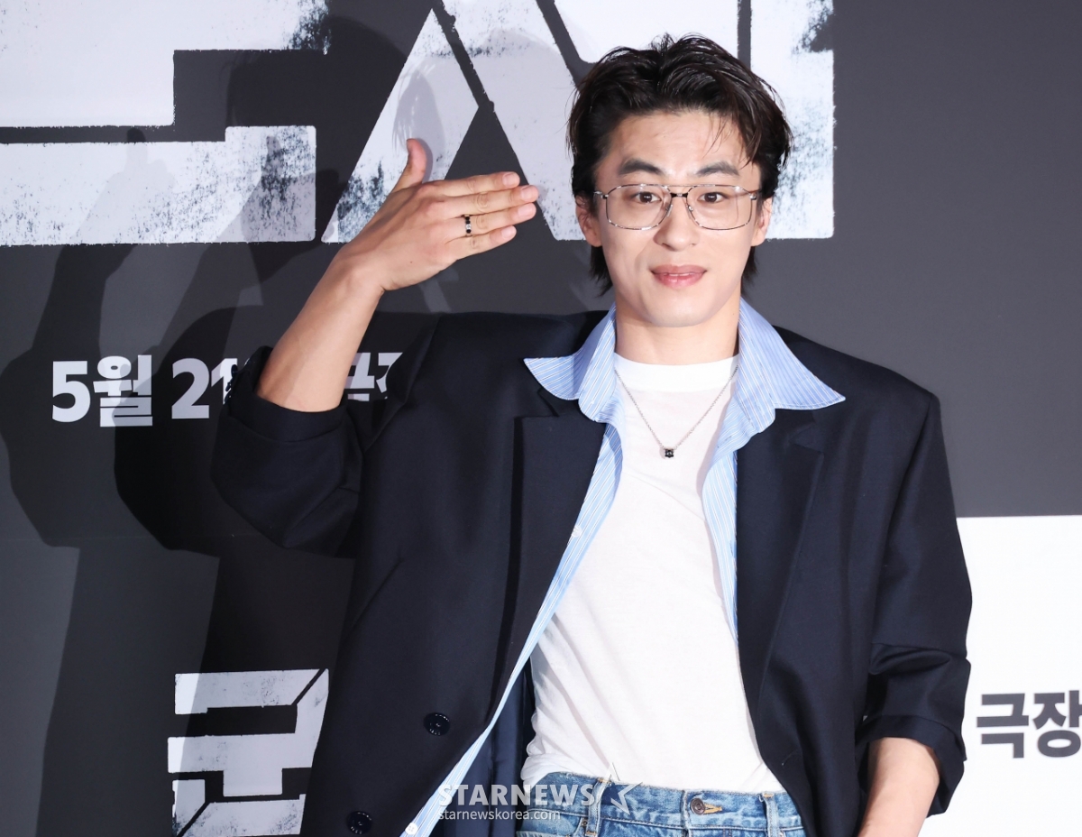 구교환 '포즈는 유쾌하게'[★포토]