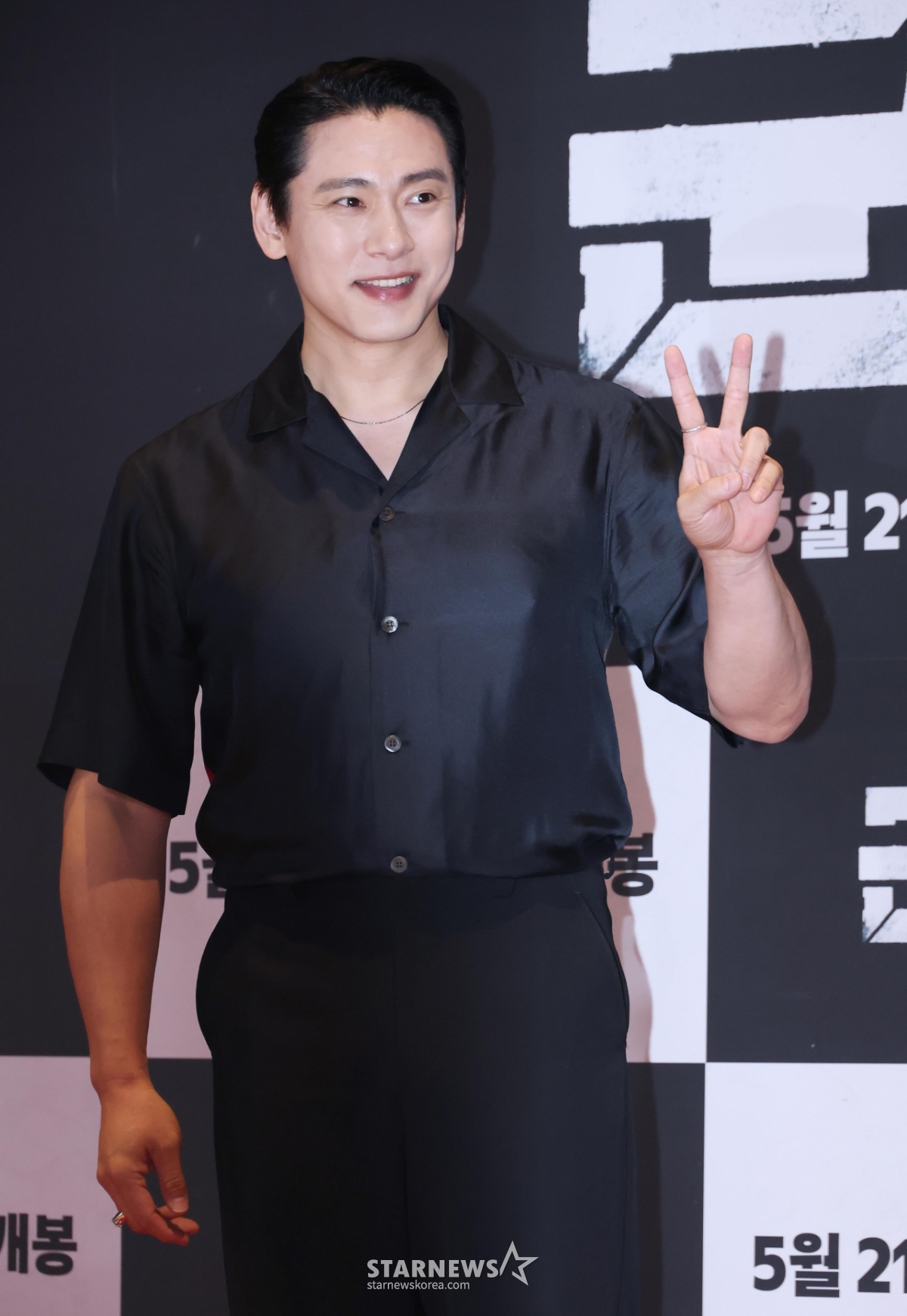 유태오 '군체 보러 왔어요'[★포토]