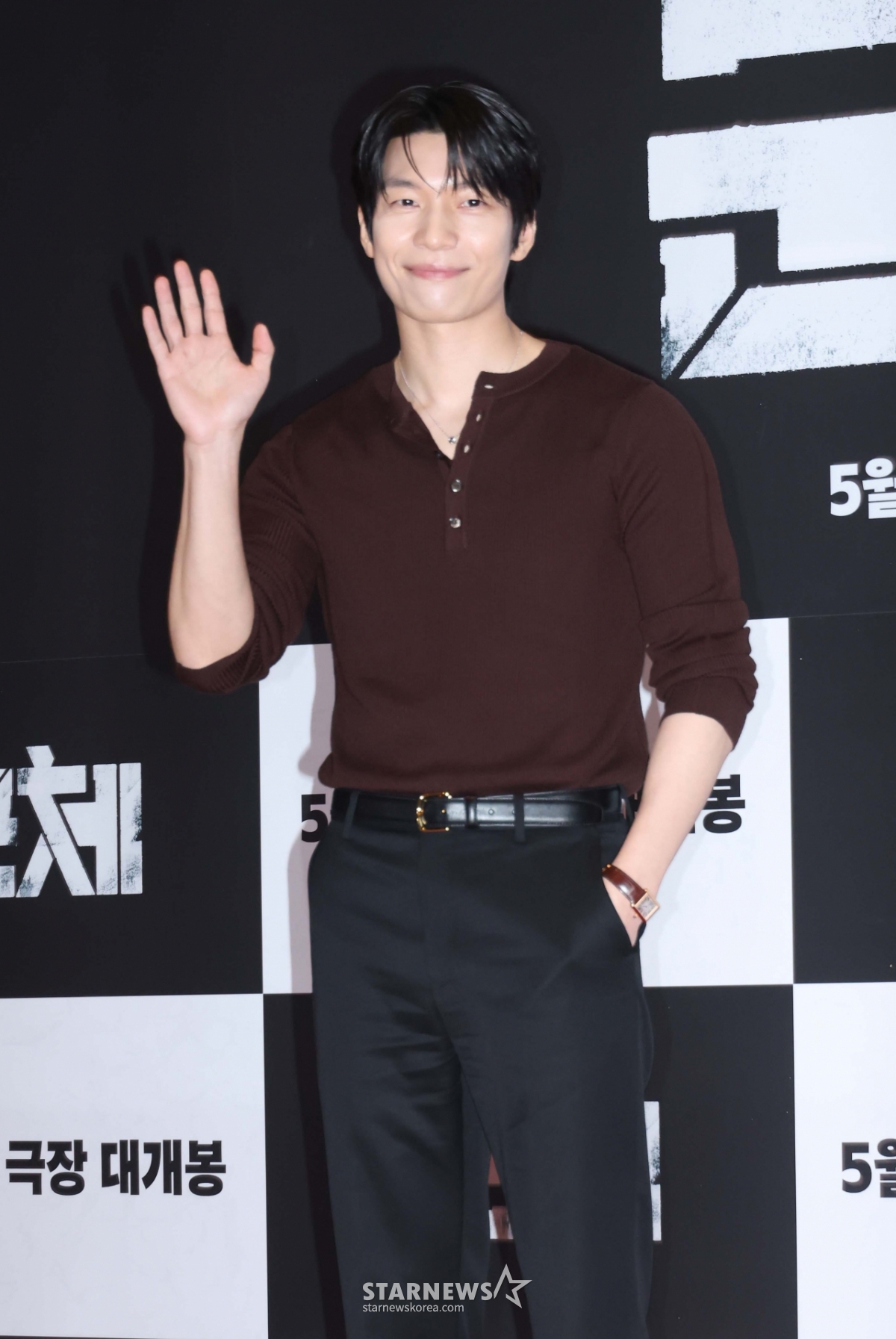 위하준 '깜찍 손인사'[★포토]