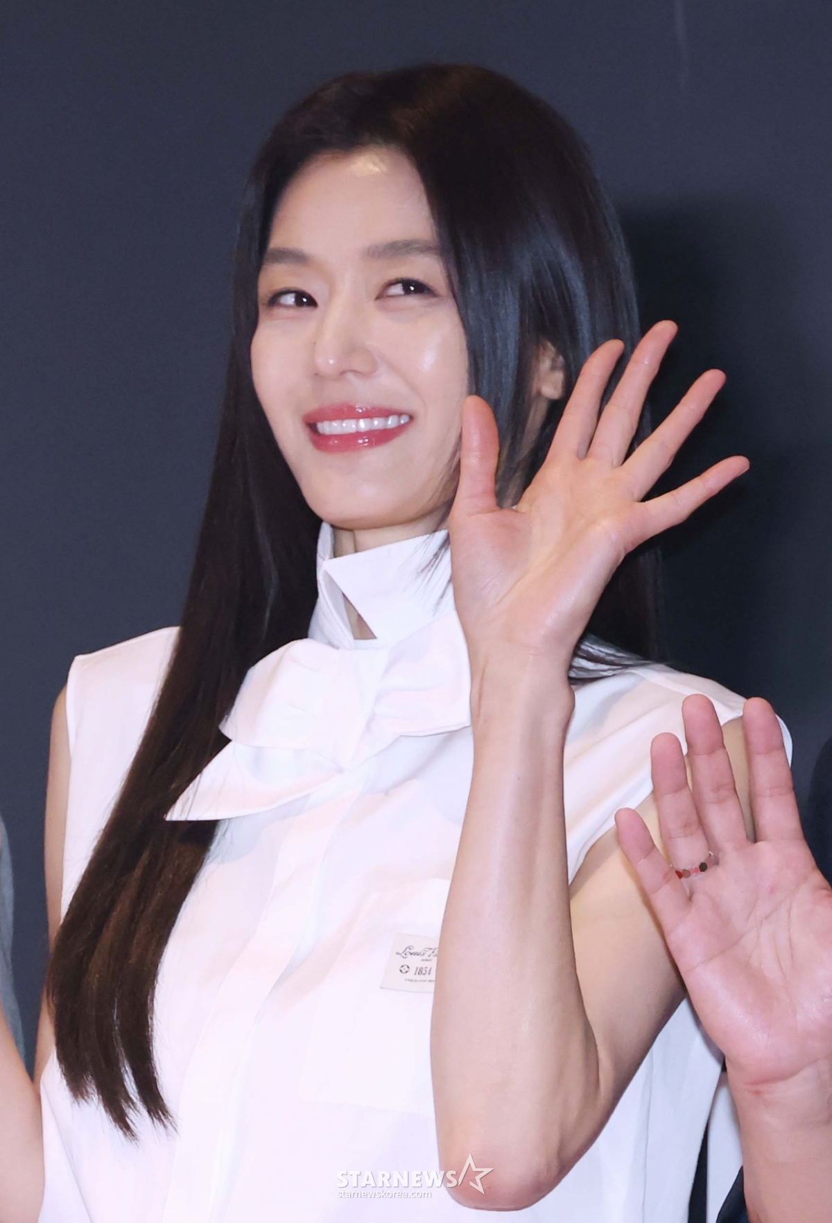 전지현 '표정은 깜찍하게'[★포토]