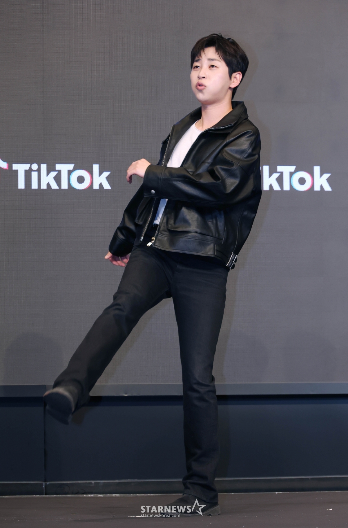 딘딘 '시청율 강슛!'[★포토]