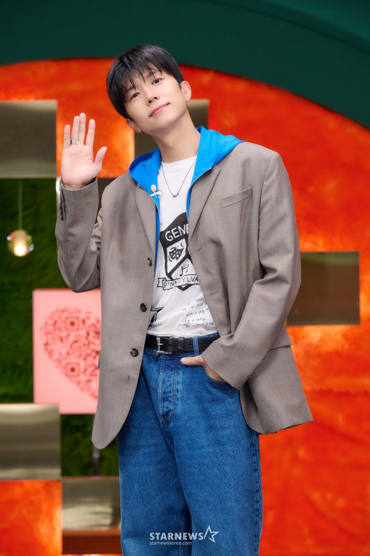 장우영 '사랑스런 손인사'[★포토]