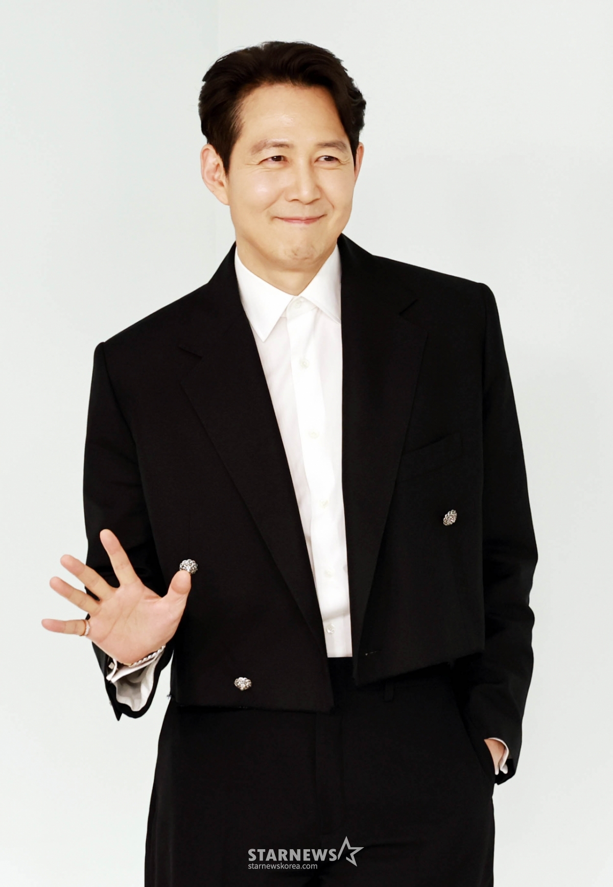 이정재 '소심한 손인사'[★포토]