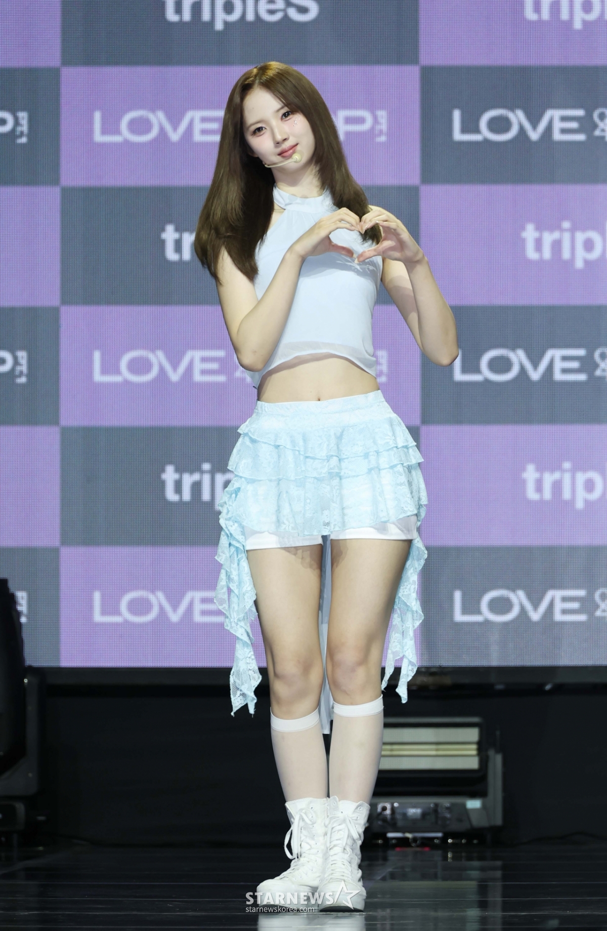 트리플에스 이지우 '사랑스런 손하트'[★포토]