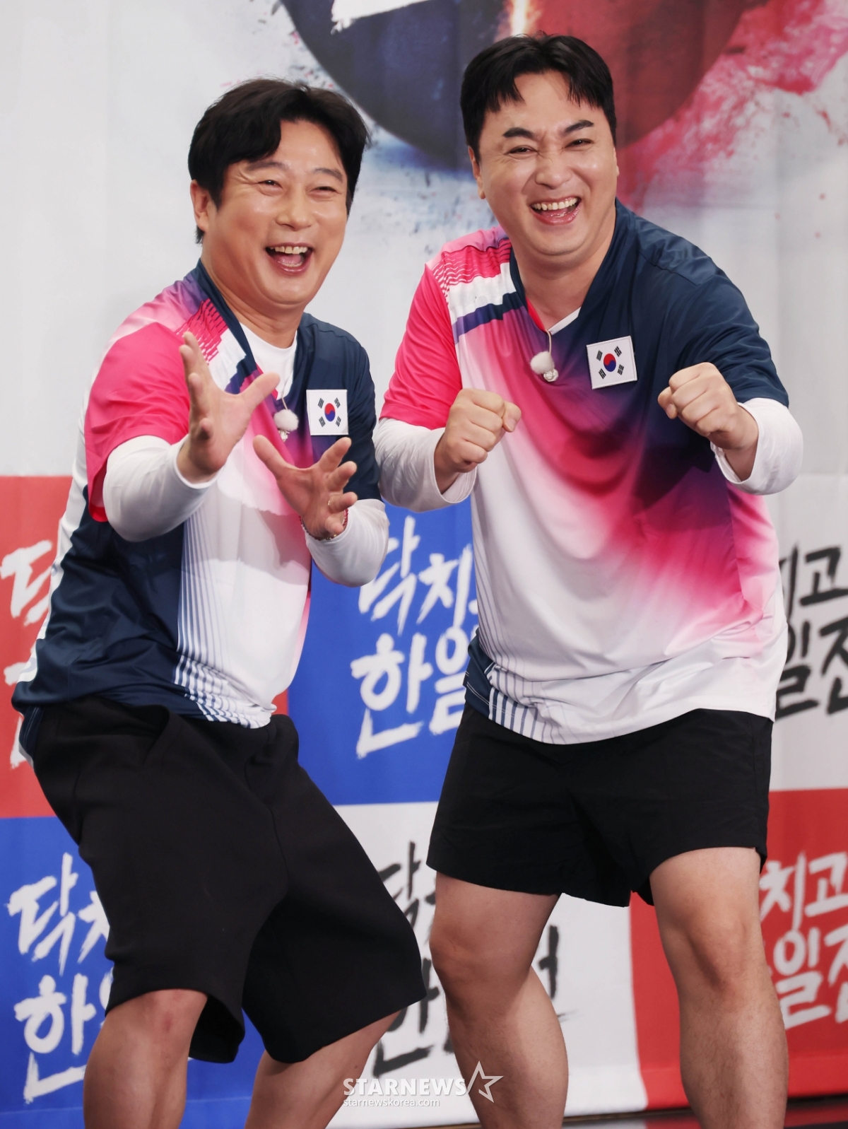 이수근-황제성 '닥치고 한일전, 꼭 보세요'[★포토]