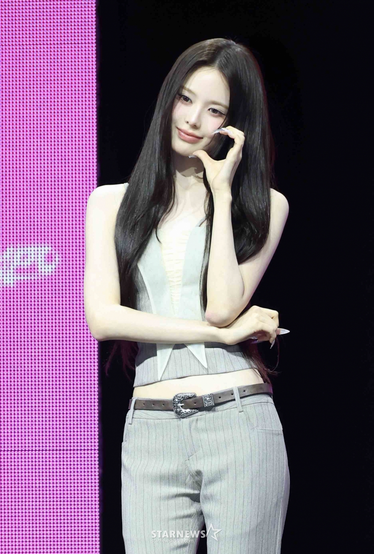 이즈나 방지민 '여유로운 볼하트'[★포토]