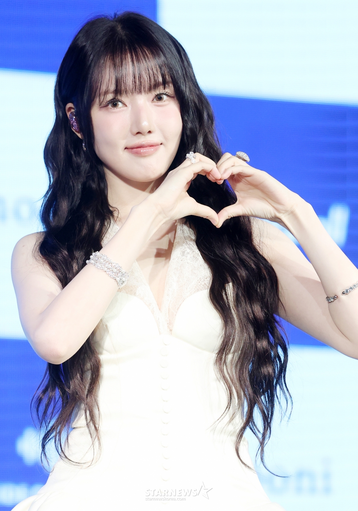 예린, 하트로 보여주는 애교[★포토]