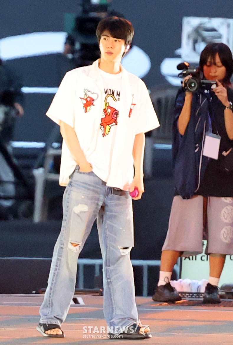 BTS 진 '언제나 월와핸'[★포토]