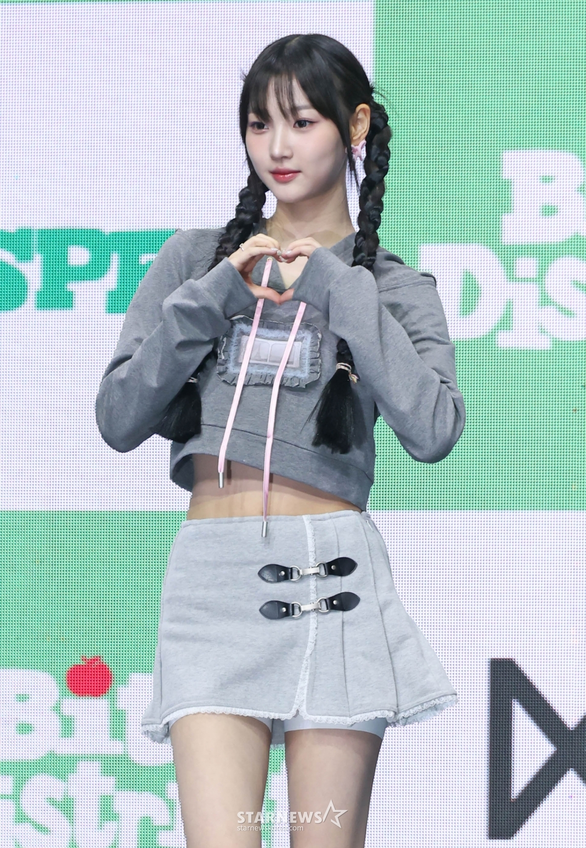 유스피어 시안 '깜찍 손하트'[★포토]