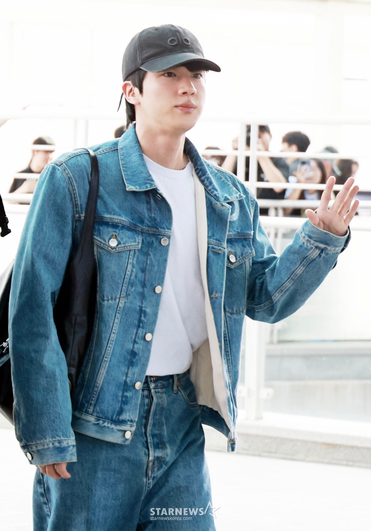 BTS 진 '월와핸의 인사'[★포토]