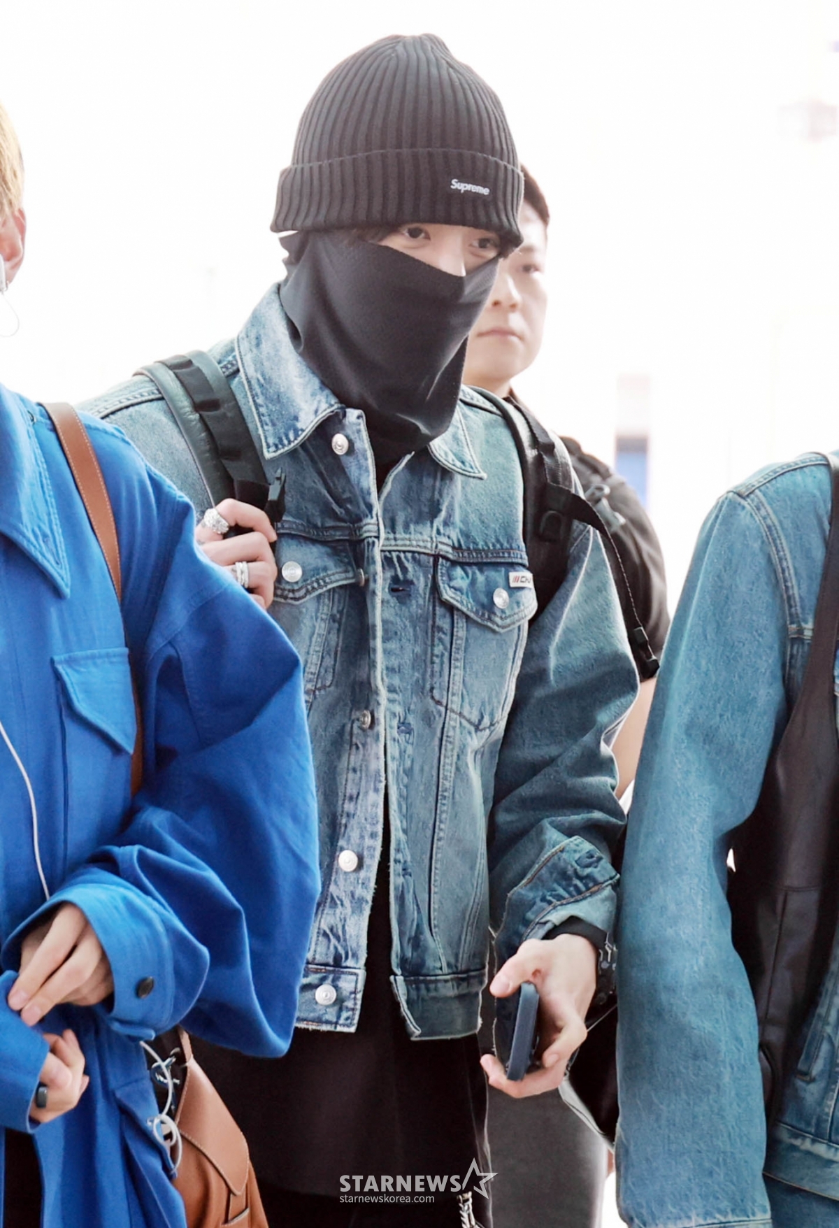 BTS 정국 '애착 마스크 쓰고 출국'[★포토]