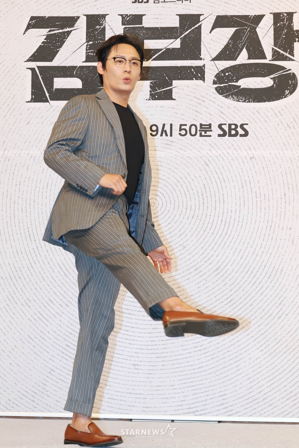 김부장 '깜찍한 발차기'[★포토]