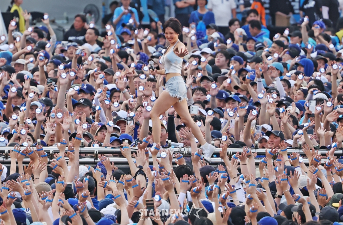 화사 '팬들과 함께'[★포토]