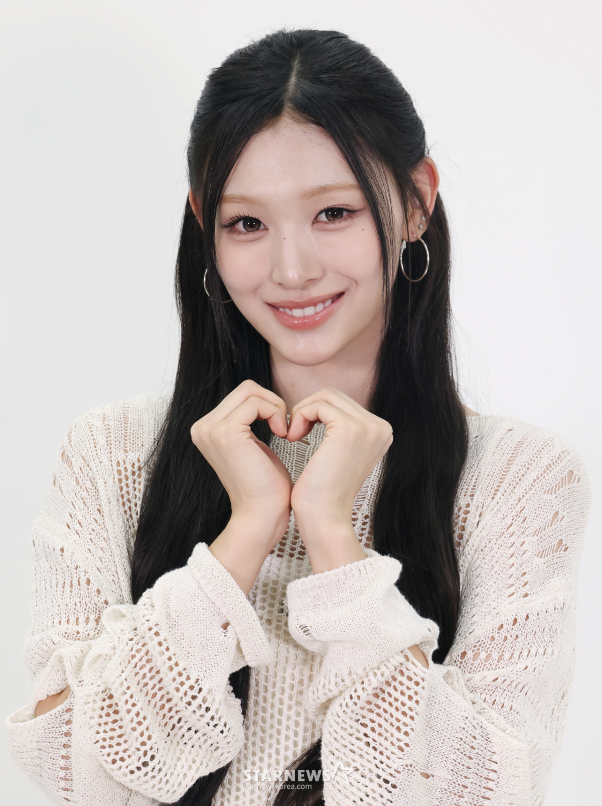 리센느 미나미 '사랑스런 손하트'[★포토]