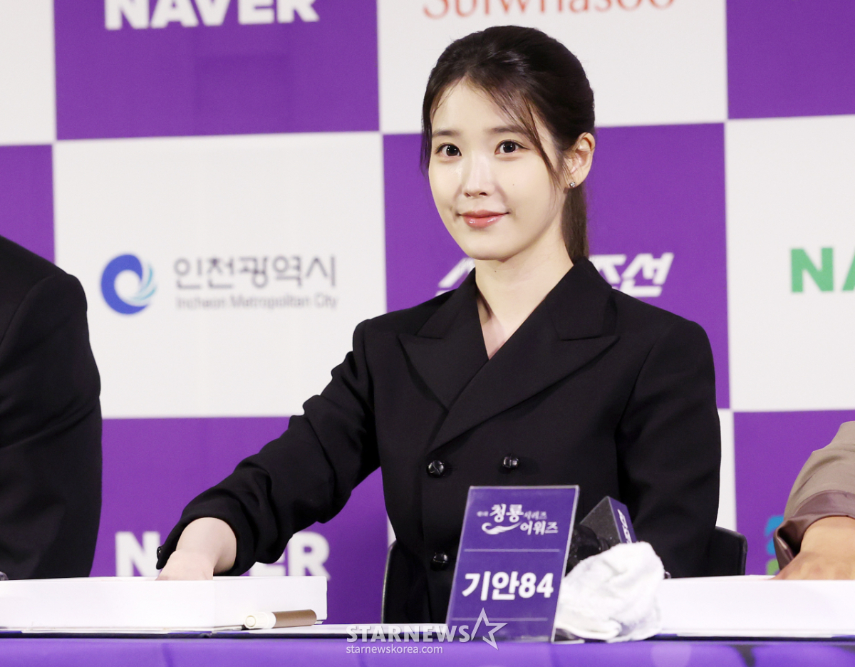 아이유, 핸드프린팅도 예쁘게[★포토]