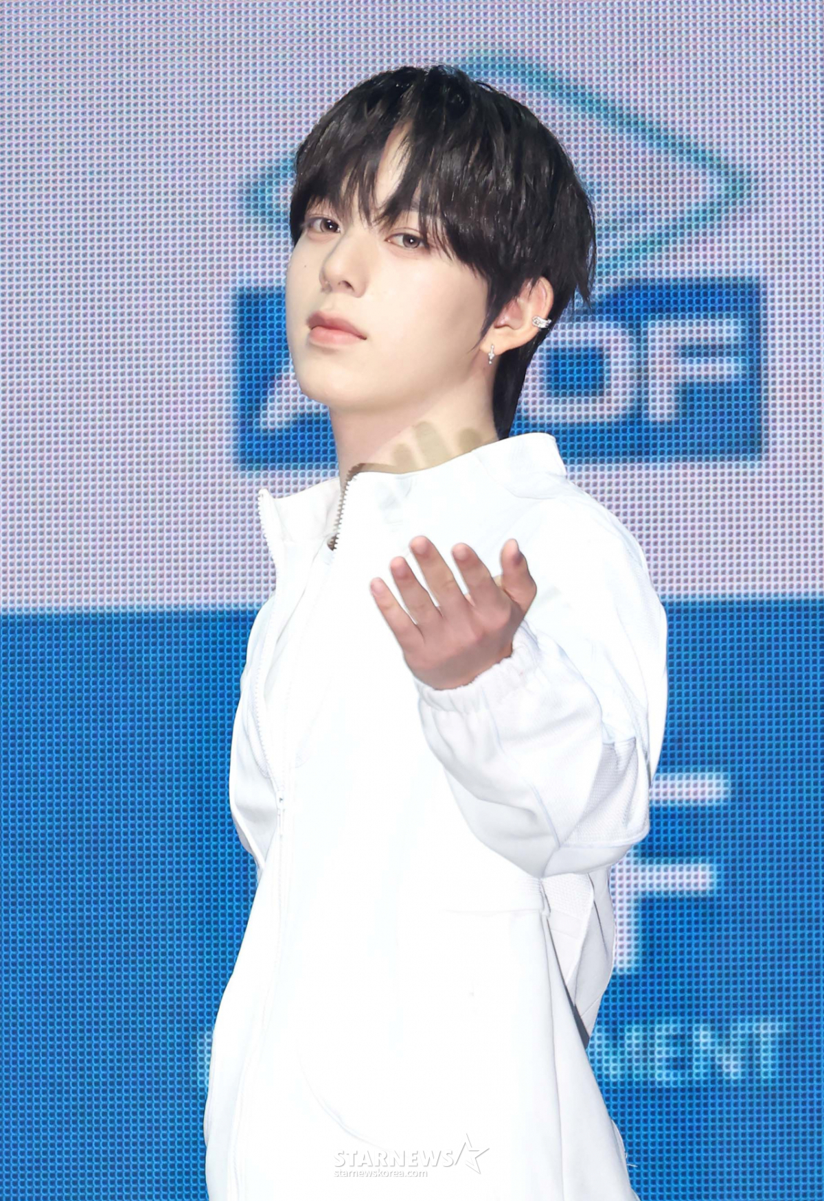아홉 즈언 '빠져드는 비주얼'[★포토]