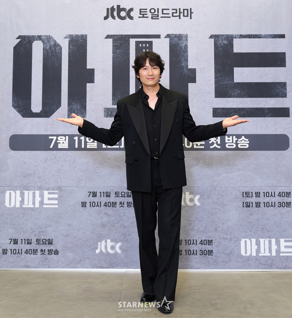 지성 '아파트, 기대하세요'[★포토]