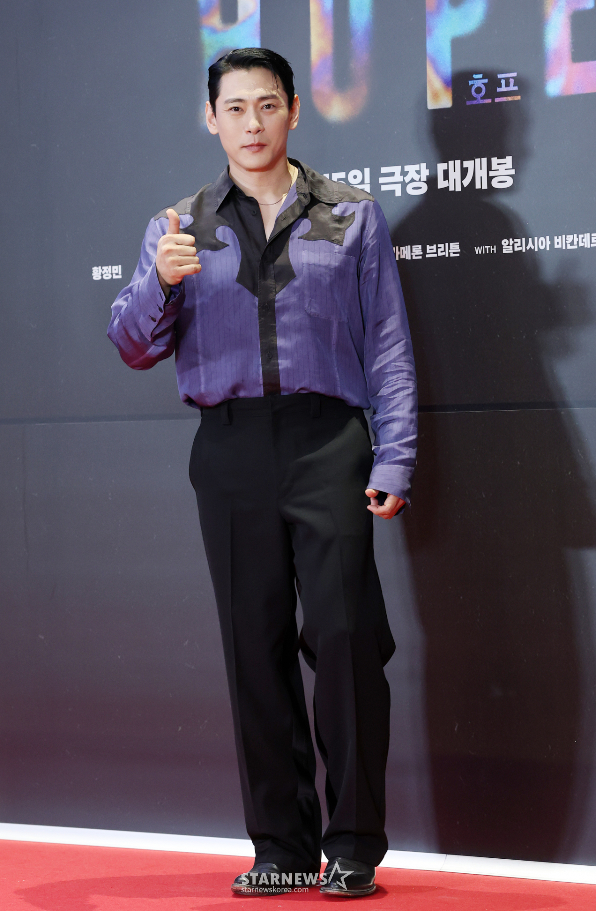 유태오, 이런 셔츠 아무나 소화 못해[★포토]