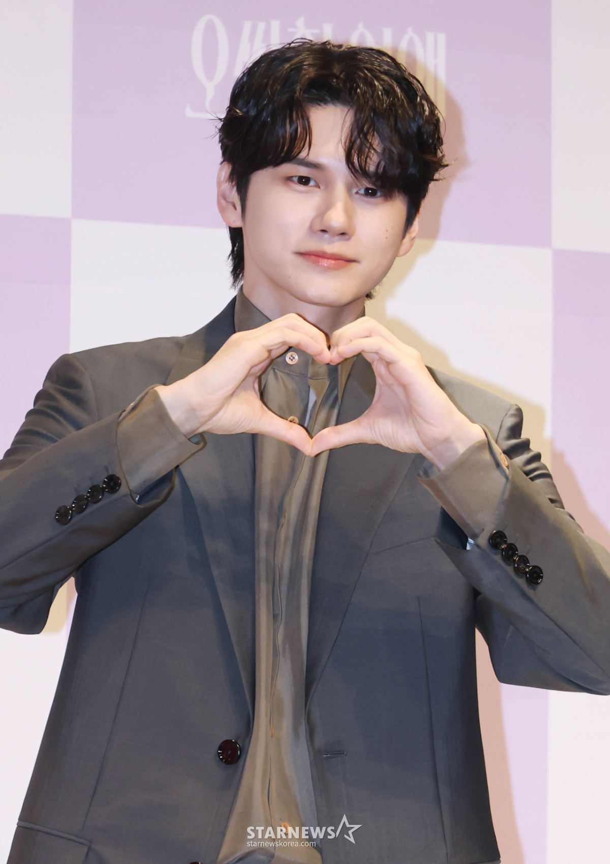 옹성우 '여심 잡는 손하트'[★포토]