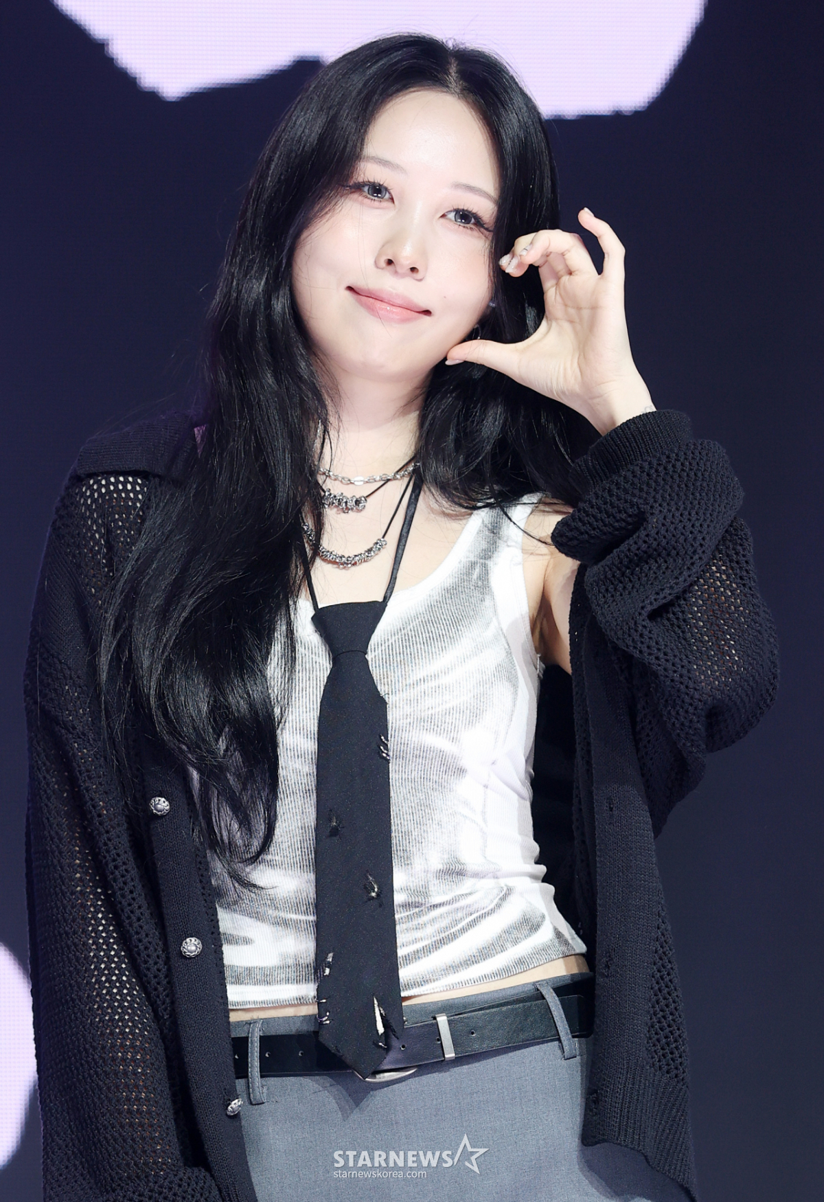 권진아, 볼하트도 살짝[★포토]