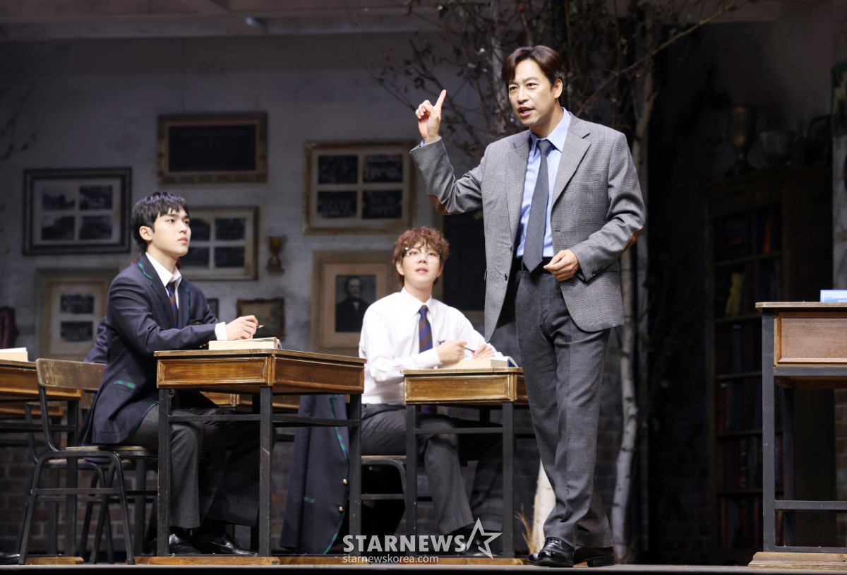 오만석, 존 찰스 키팅 선생님의 부임[★포토]