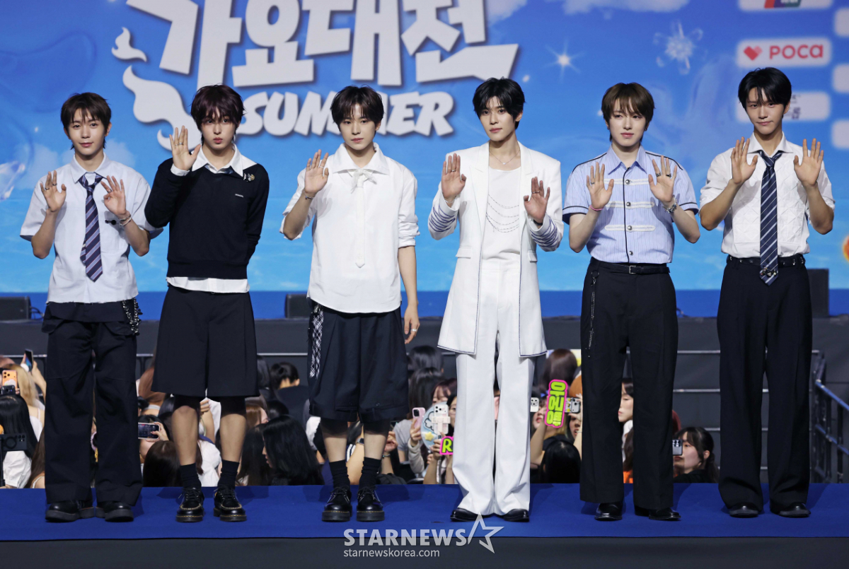 엔시티위시 '상큼한 손인사'[★포토]