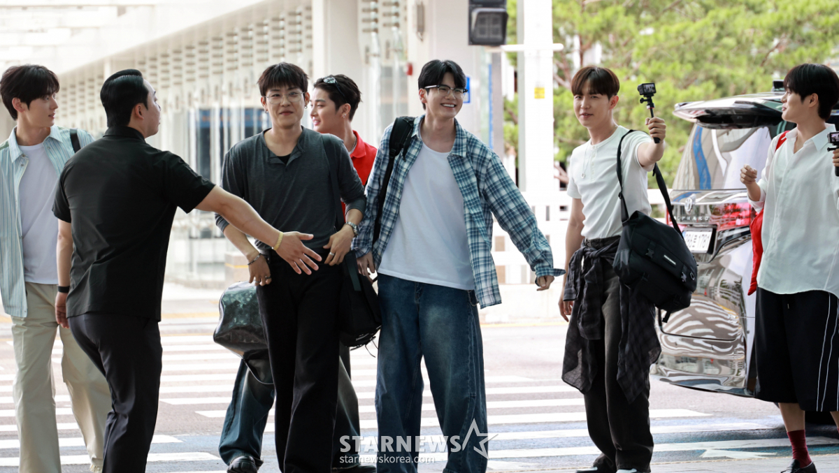 워너원 '화기애애한 출국길'[★포토]