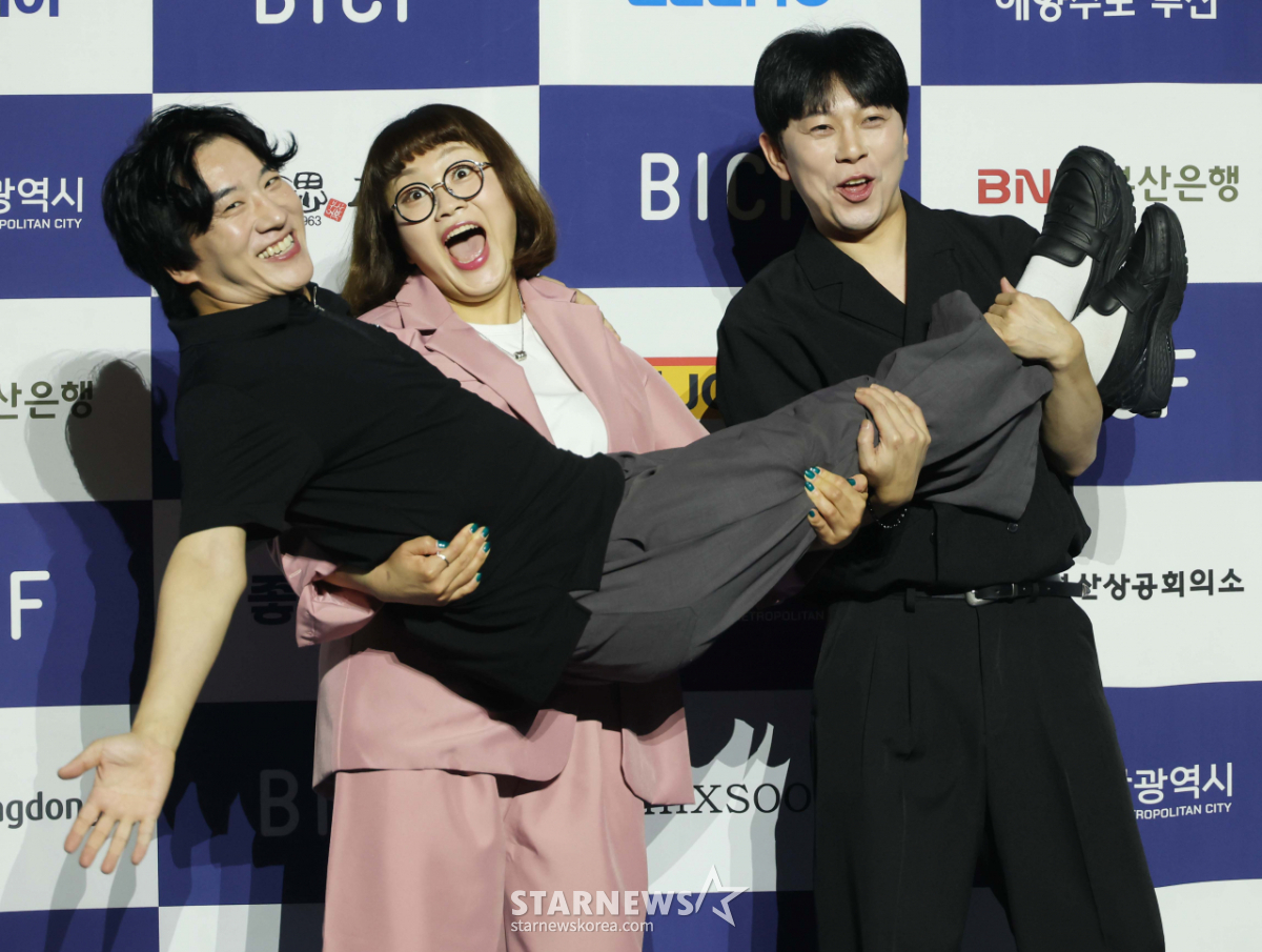 데프콘어때요 '빠질 수 없는 포즈'[★포토]