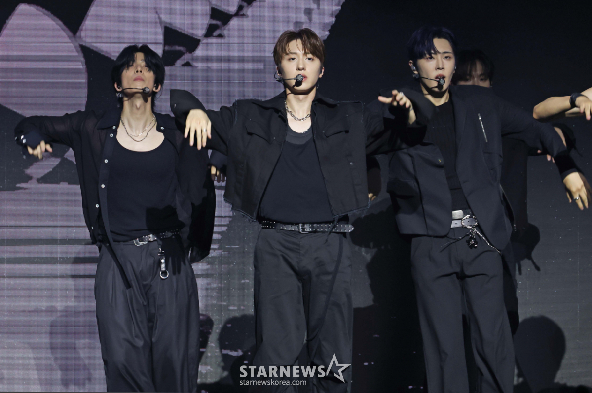SF9 '진지한 컴백 무대'[★포토]