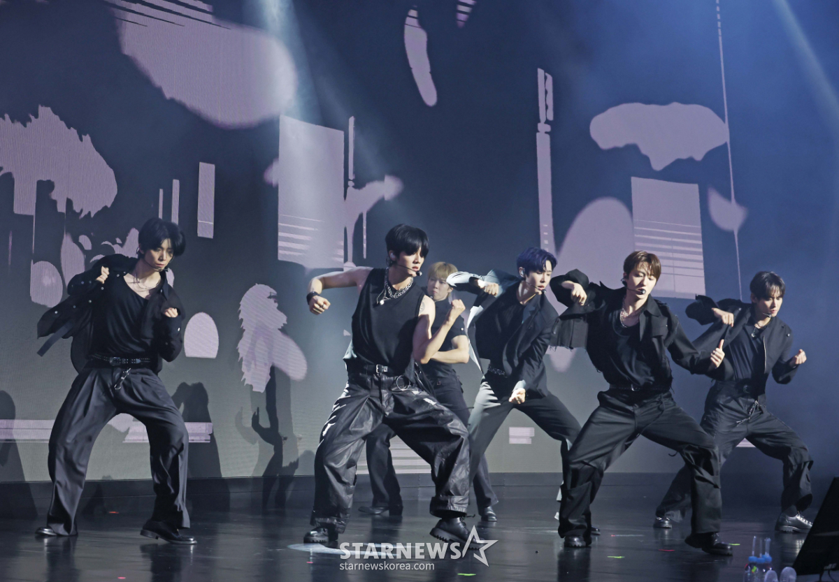 SF9 '압도적인 컴백 무대'[★포토]