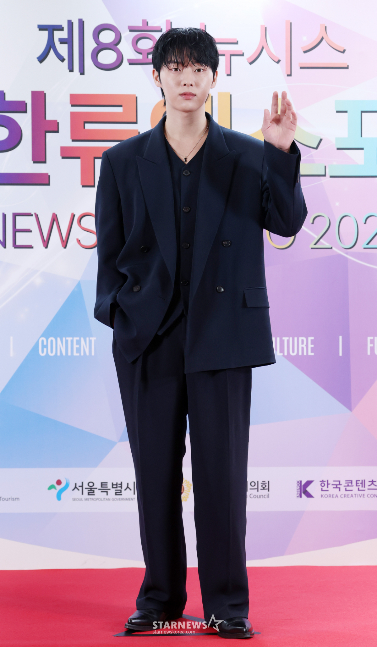 최현욱, 젠틀한 손인사[★포토]