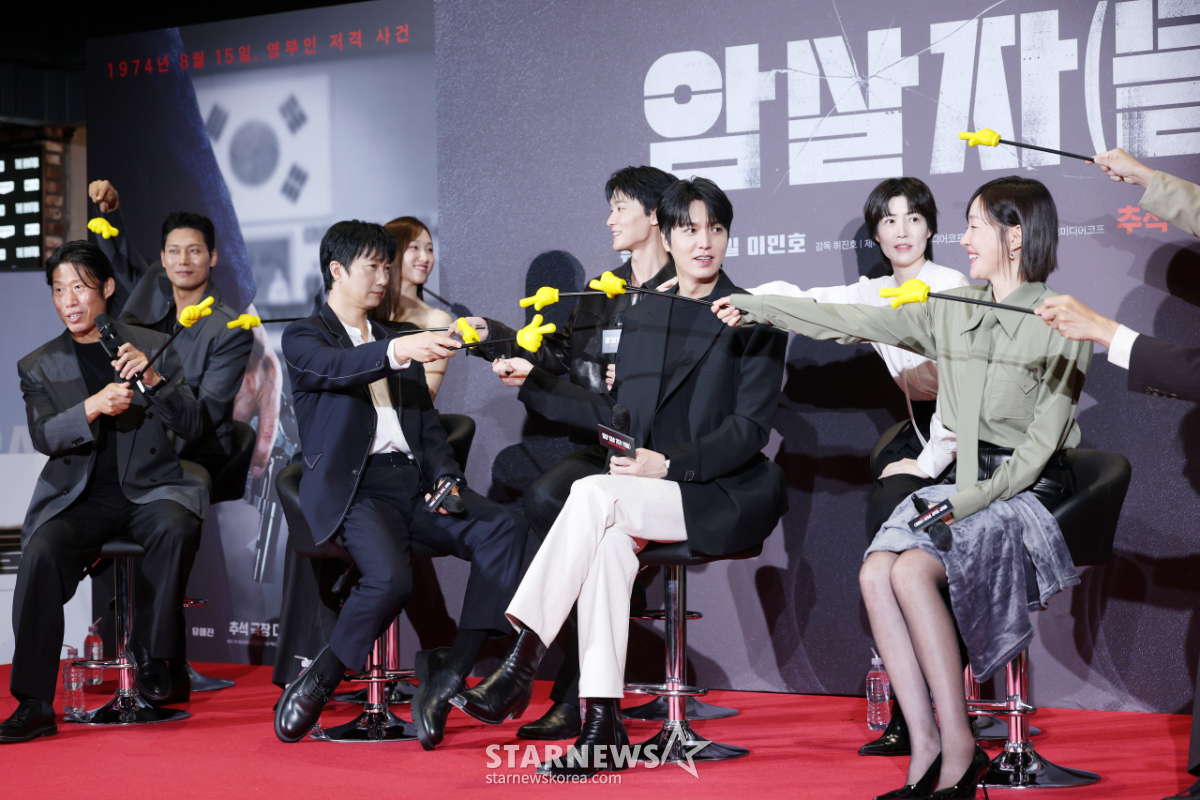 '암살자(들)'의 손가락 저격[★포토]
