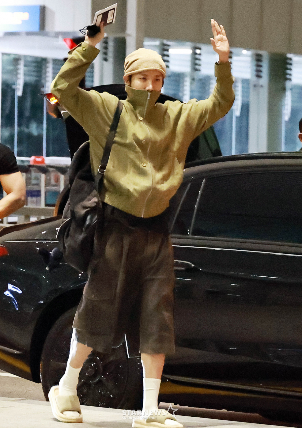 BTS 제이홉 '잘 다녀올게요'[★포토]
