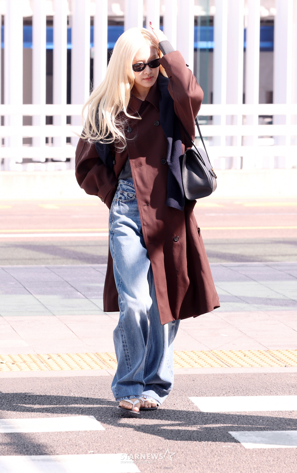 로제, 햇살 받으며 출국[★포토]
