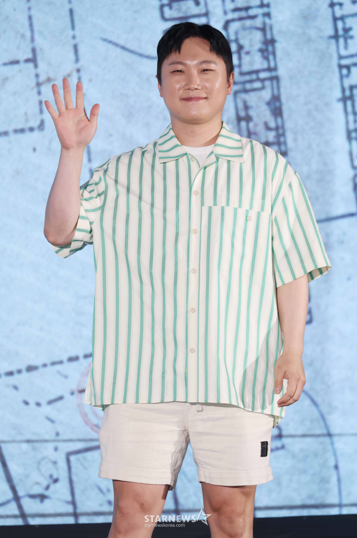 빠니보틀 '상큼한 손인사'[★포토]
