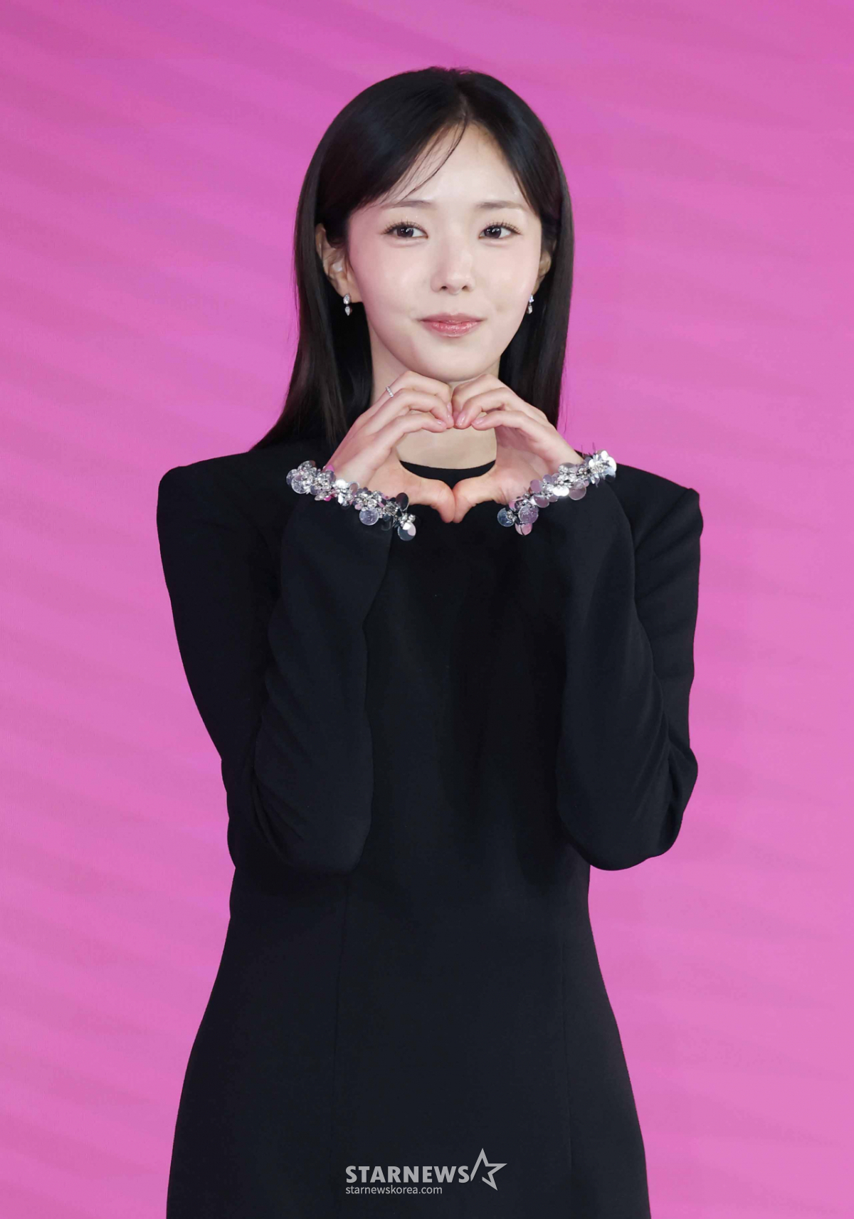 채수빈 '사랑스런 손하트'[★포토]
