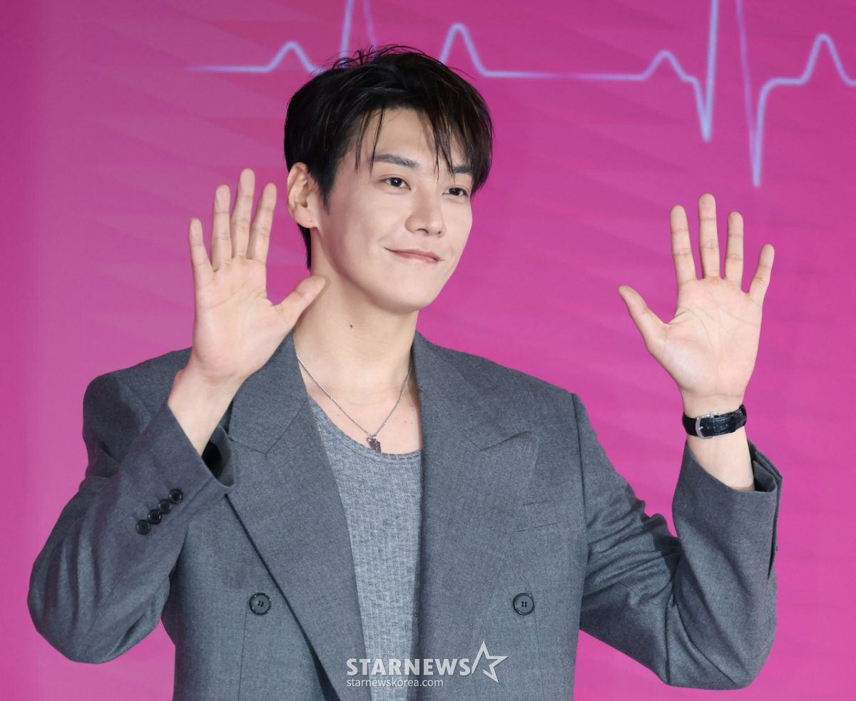 김영광 '여심 잡는 손인사'[★포토]