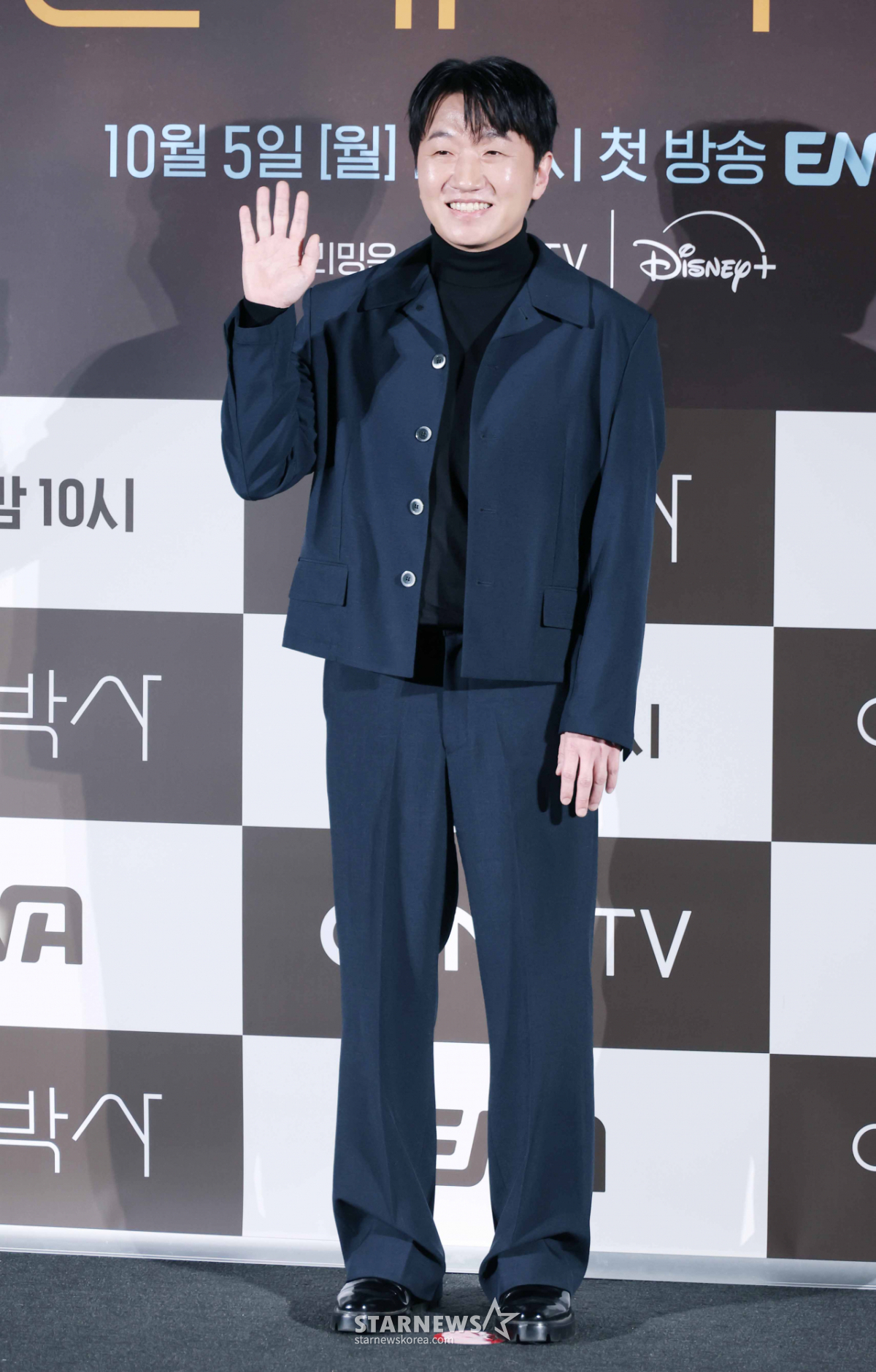이창훈 '여유로운 손인사'[★포토]