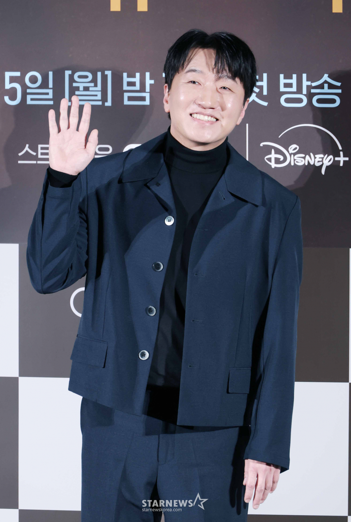이창훈 '유쾌한 손인사'[★포토]