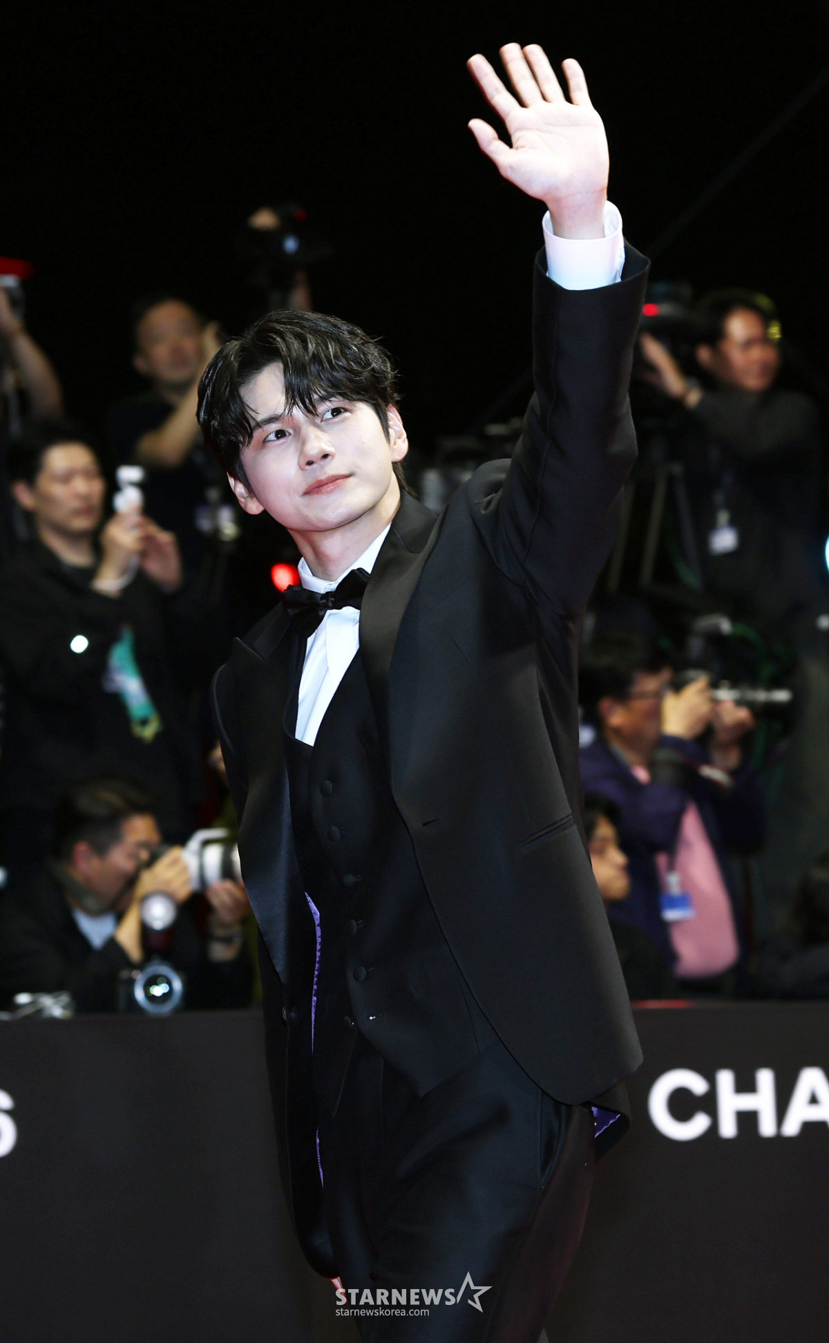 옹성우, 팬들에게도 손인사[★포토]