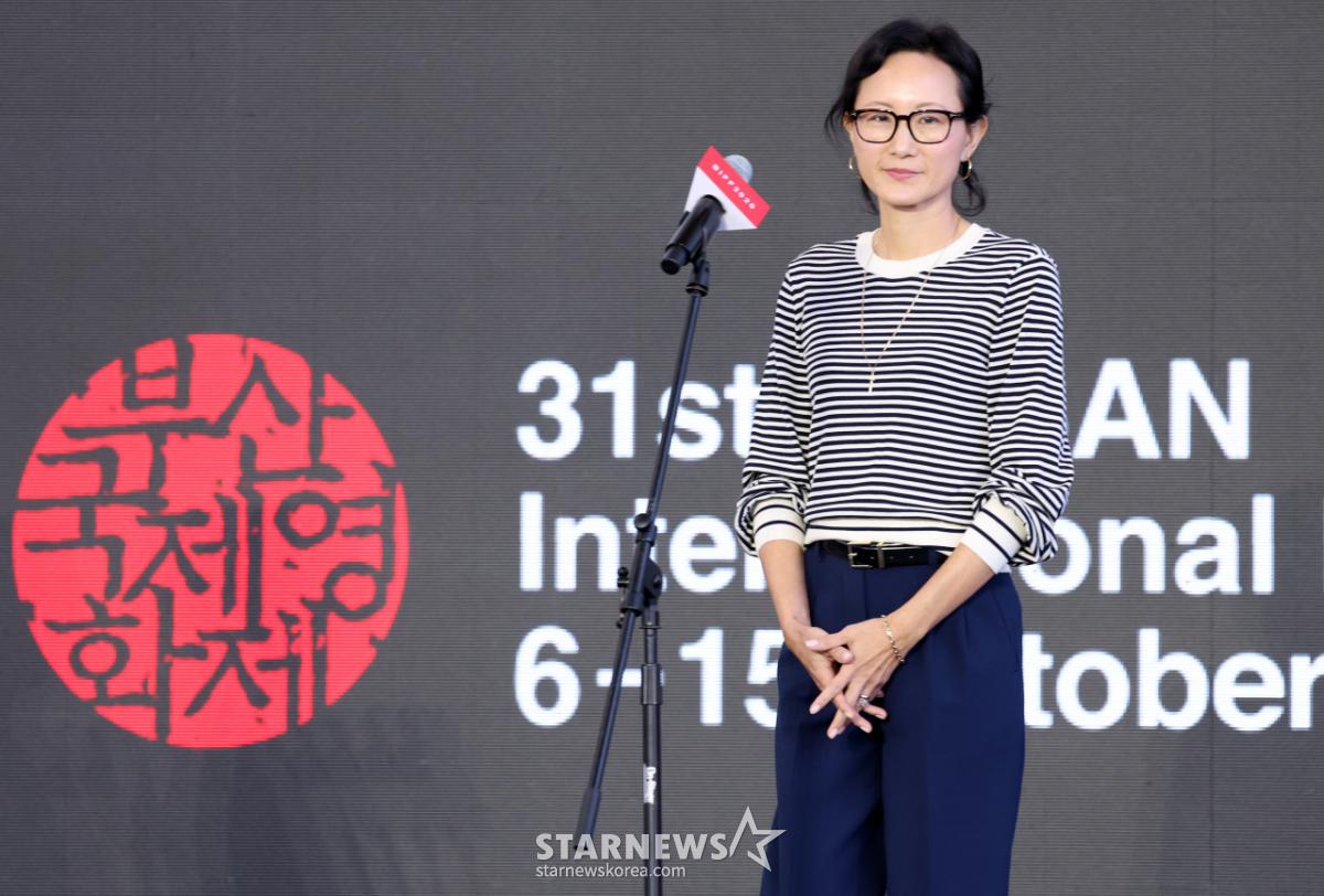 'BIFF' 무대인사 참석한 스테파니 안 감독[★포토]