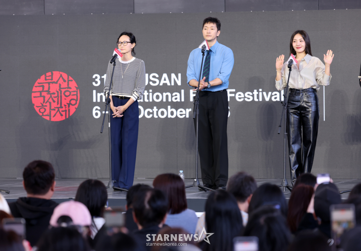 영화 '베드포드 파크' BIFF 야외 무대인사[★포토]