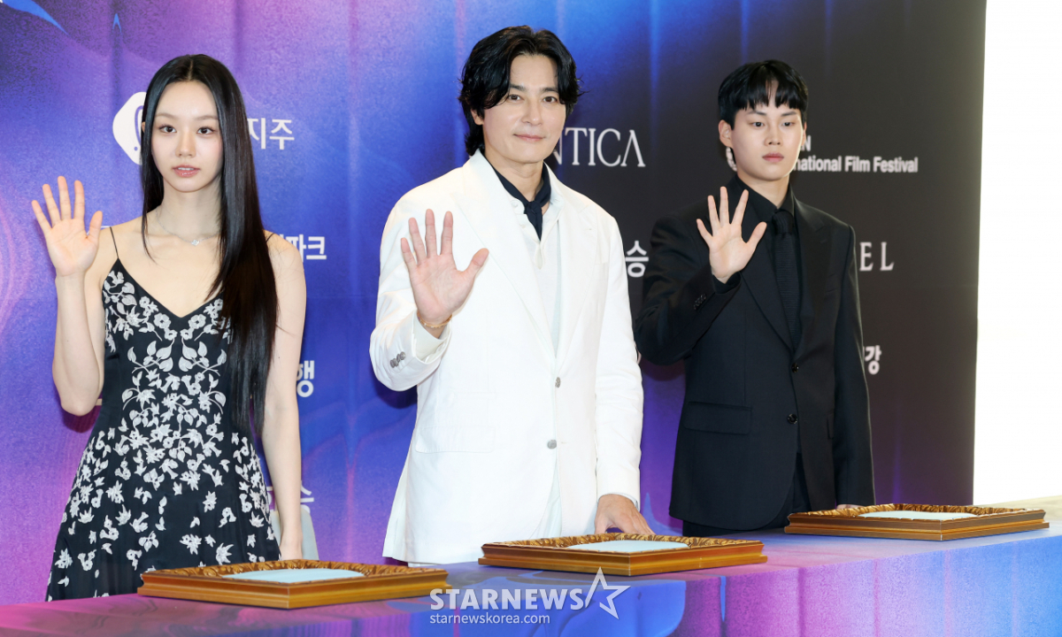 이혜리-장동건-최현진, '2026 부일영화상' 핸드프린팅[★포토]