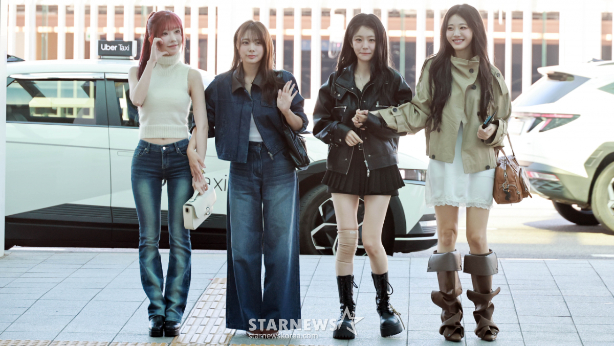 QWER '두번째 투어 출발!'[★포토]