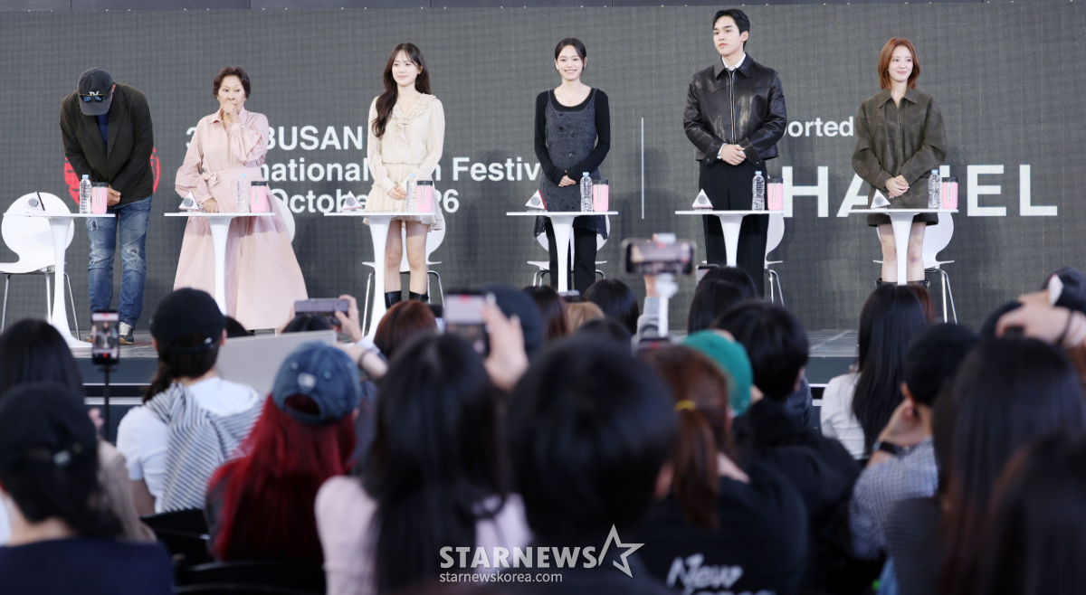 영화 '여전히 찬란하게' 야외 무대인사[★포토]