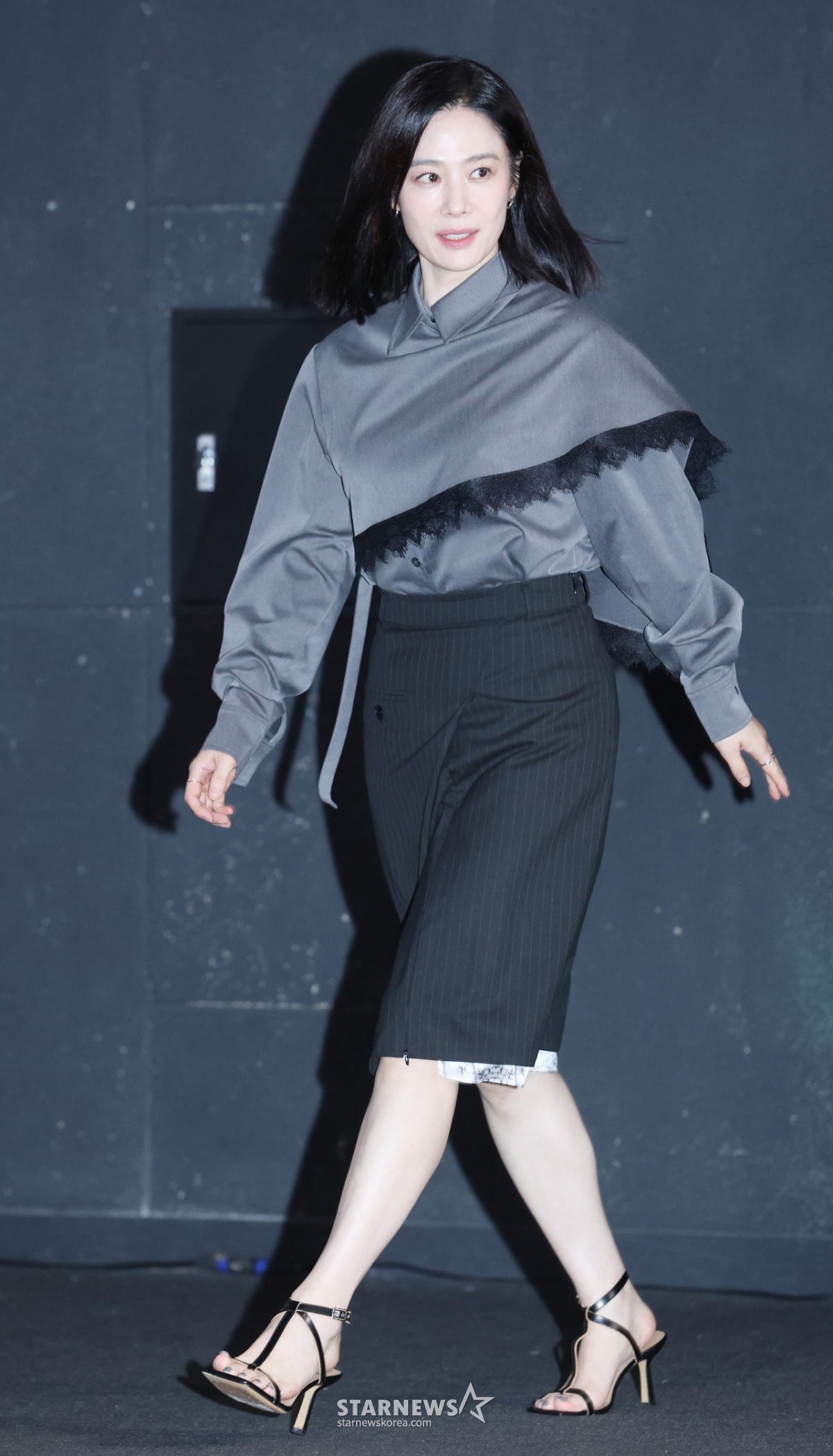 김현주, 어둠을 밝히며 등장[★포토]