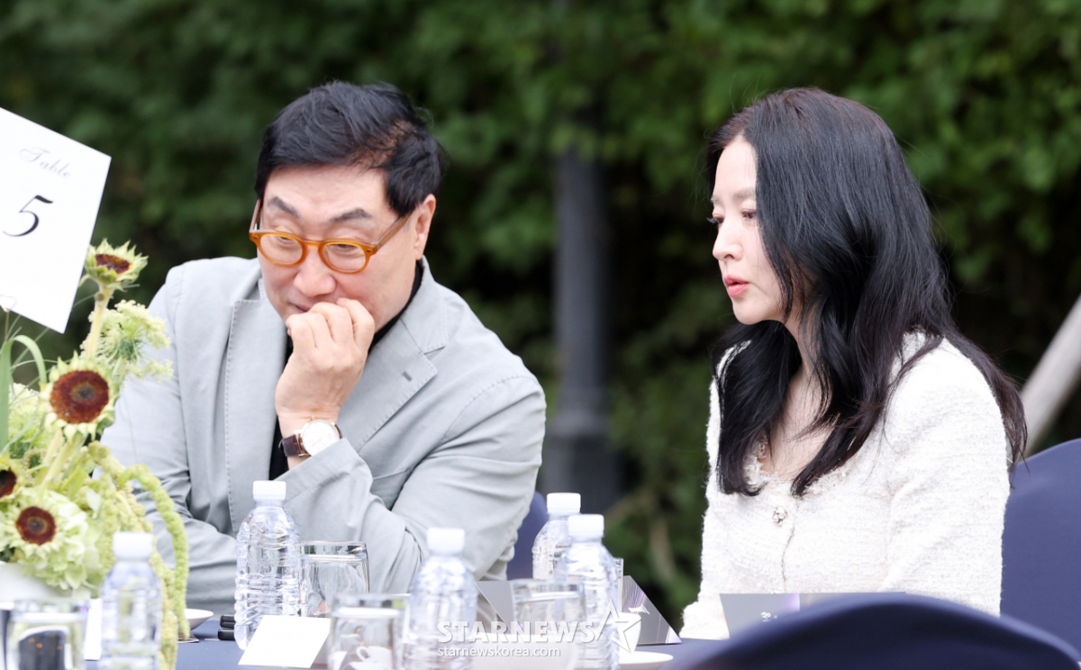 이영애, 남편과 함께 '아름다운 예술인상' 참석[★포토]