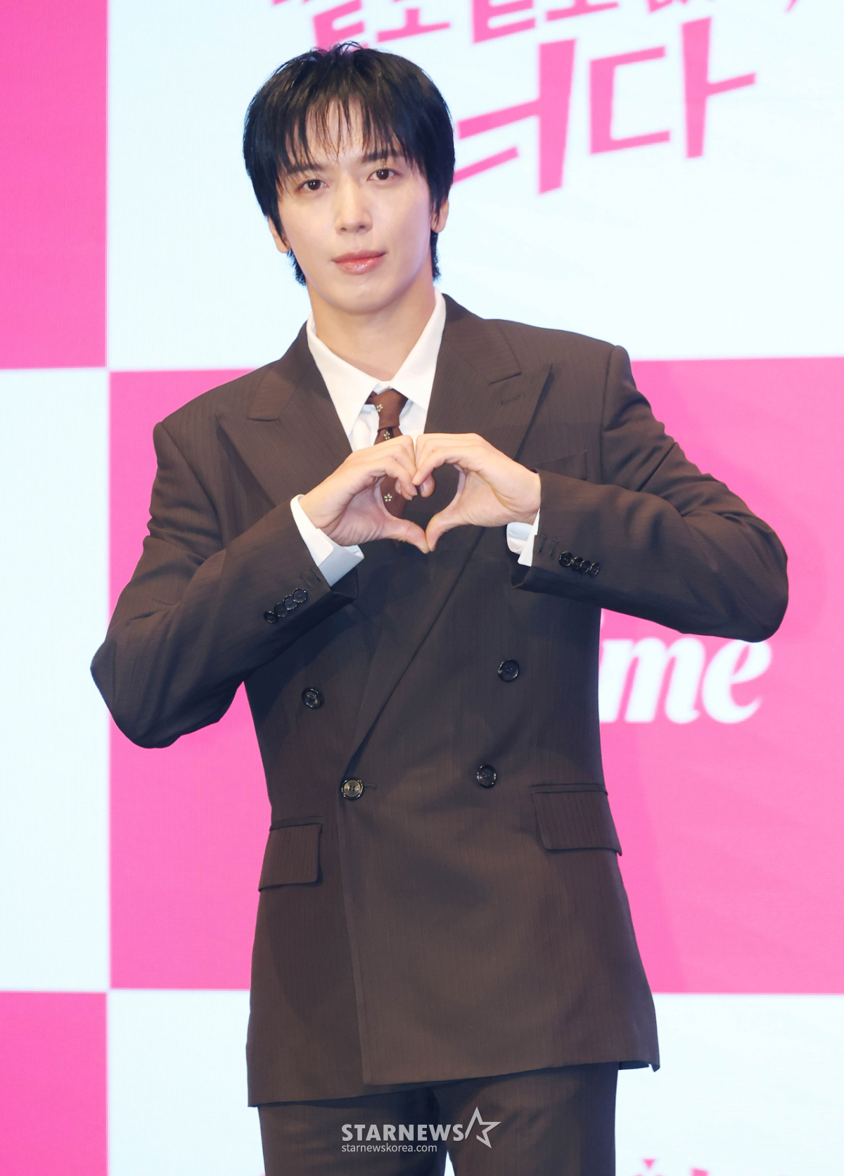 정용화 '여심 잡는 손하트'[★포토]