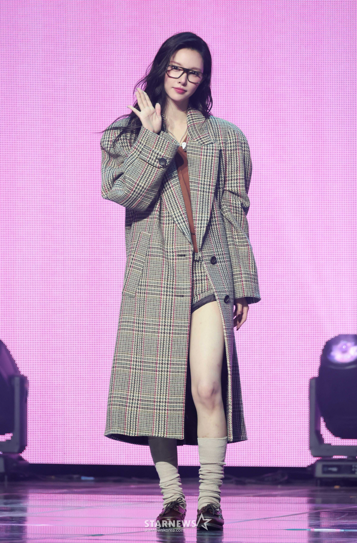 아일릿 윤아 '손인사는 시크하게'[★포토]