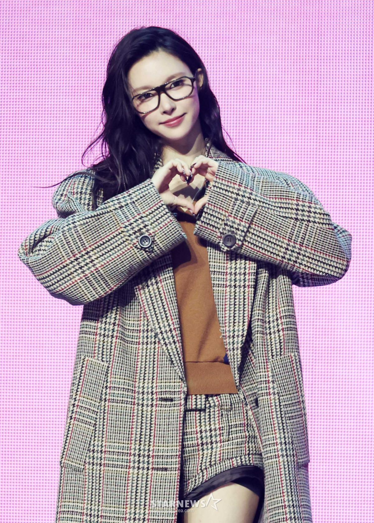 아일릿 윤아 '매력적인 손하트'[★포토]